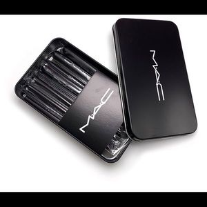 M•A•C New Travel Size Makeup Brushes 12 piece Set
